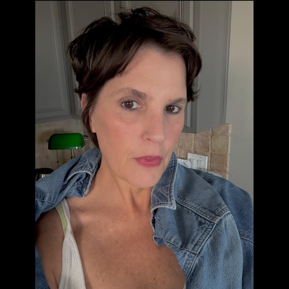 Meet your Posher, Stephanie - Picture 1 of 1